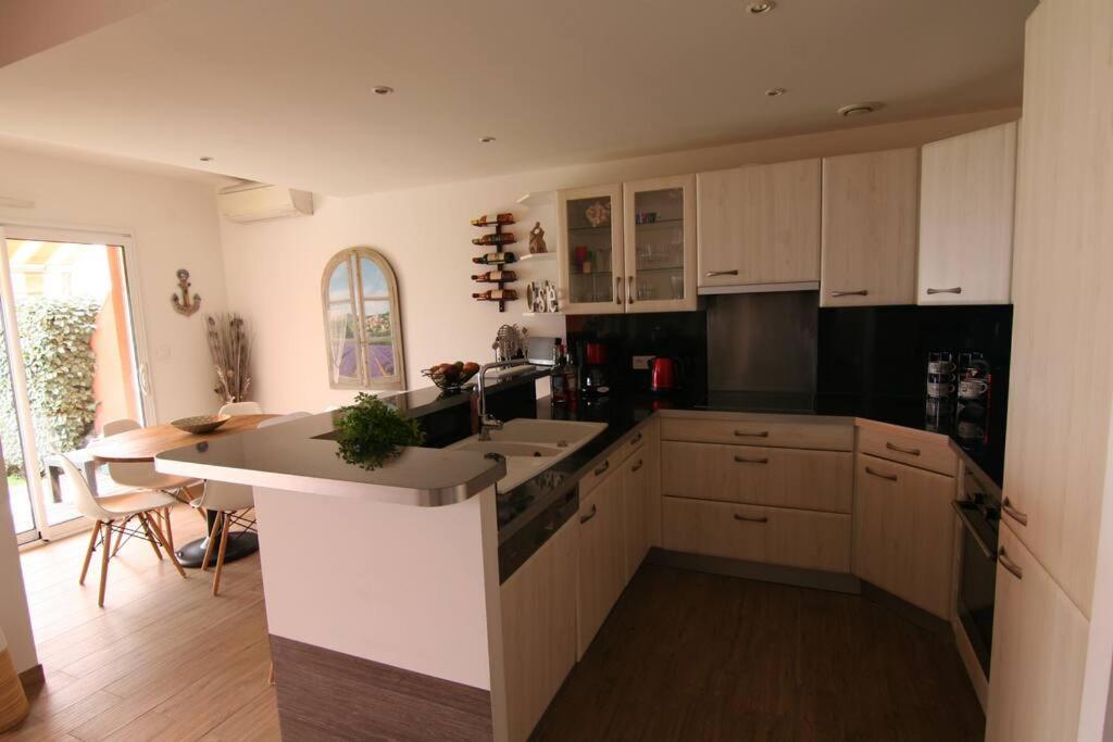 Ajaccio Maison Bord De Mer Dans Residence Avec Piscine Екстериор снимка